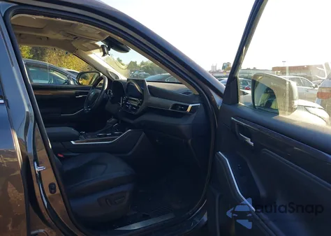 2021 Toyota Highlander Platinum z USA, uszkodzony, nr VIN 5TDFZRBH5MS138398